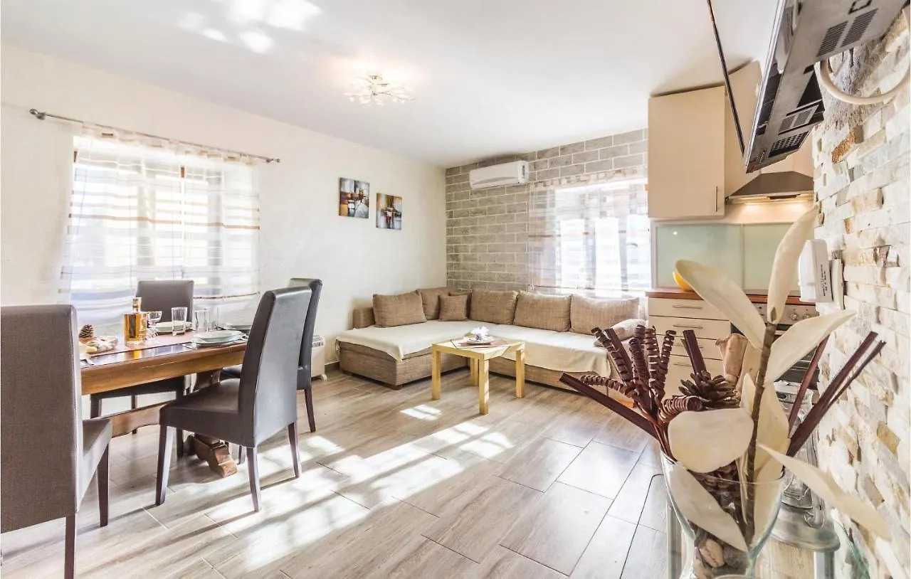 Beautiful Home In Pomer With Wifi